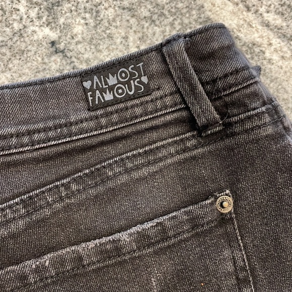 ALMOST FAMOUS Frayed Ankle Cropped Black Denim Jeans - Picture 6 of 6